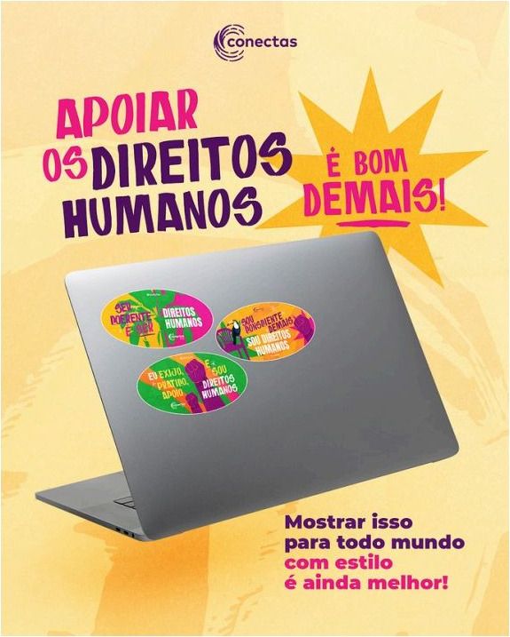 Adesivos aplicados no laptop